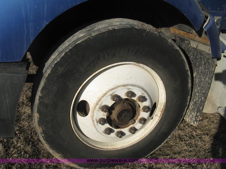 image for item J2947 1993 International Eagle 9400 semi truck