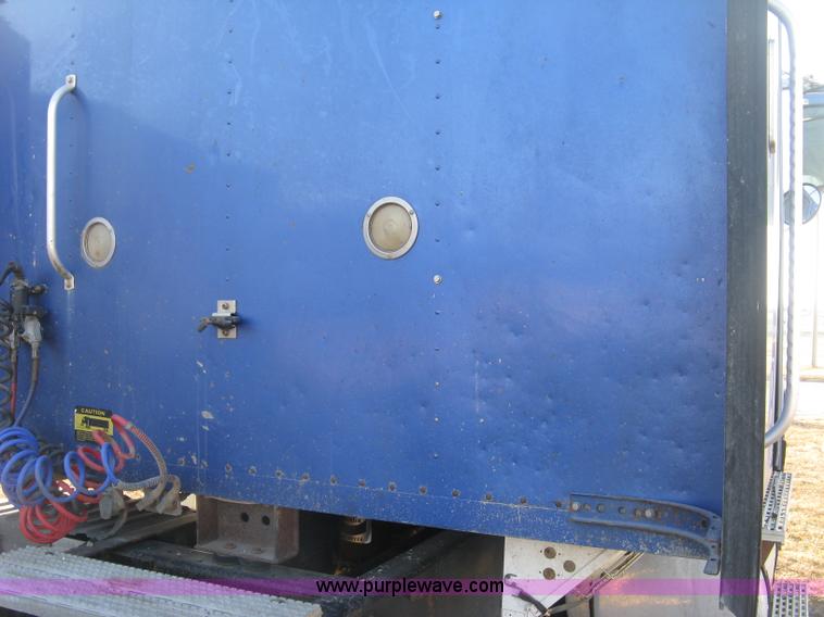 image for item J2947 1993 International Eagle 9400 semi truck