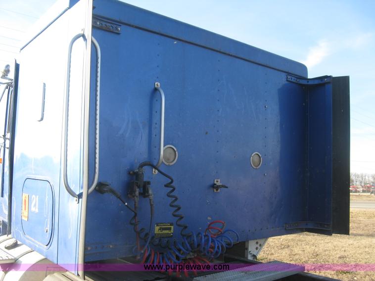 image for item J2947 1993 International Eagle 9400 semi truck