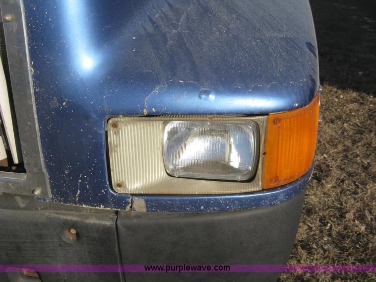 image for item J2947 1993 International Eagle 9400 semi truck