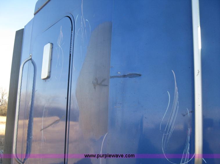 image for item J2947 1993 International Eagle 9400 semi truck