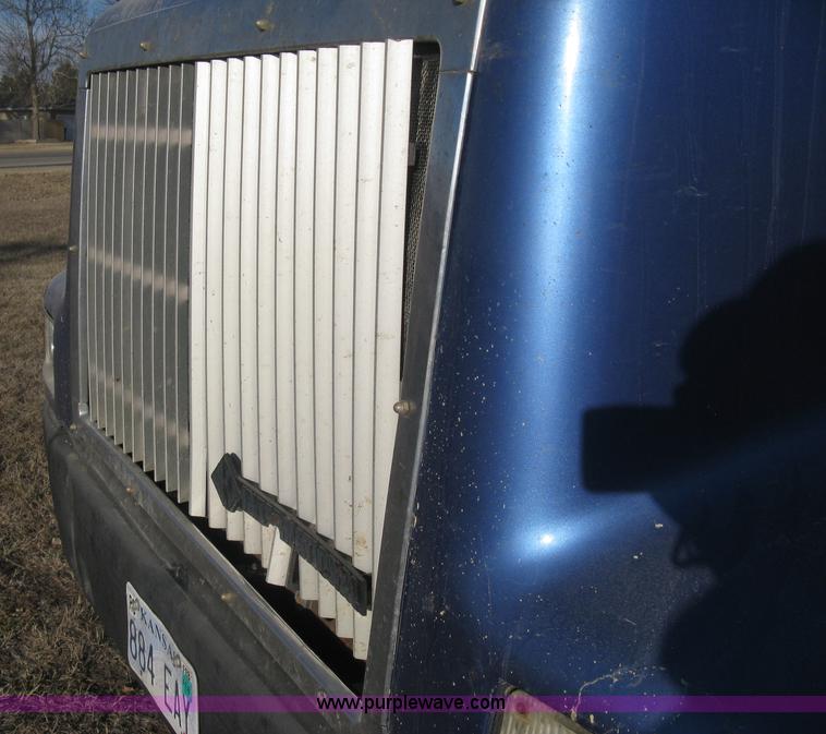 image for item J2947 1993 International Eagle 9400 semi truck