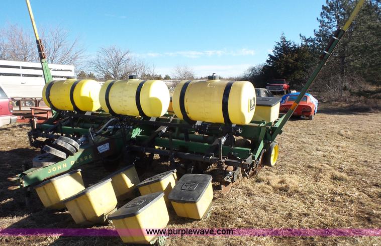 John Deere 7000 no-till planter in Baldwin City, KS | Item J4509 sold ...