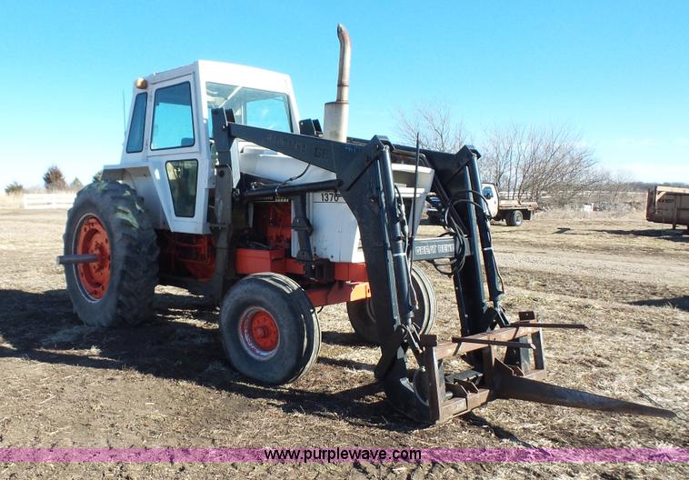 image for item J4511 1973 Case 1370 tractor
