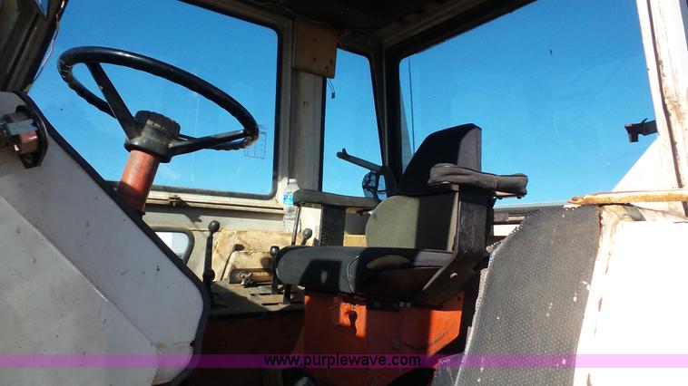 image for item J4511 1973 Case 1370 tractor