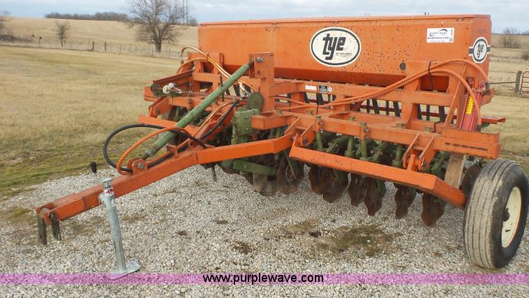 image for item J4668 Tye 104-4477 no-till grain drill