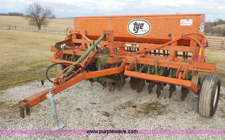 image for item J4668 Tye 104-4477 no-till grain drill