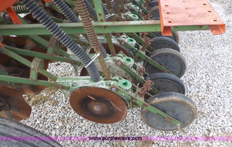 image for item J4668 Tye 104-4477 no-till grain drill