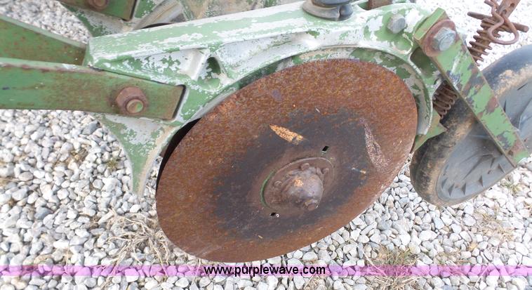 image for item J4668 Tye 104-4477 no-till grain drill