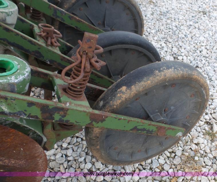 image for item J4668 Tye 104-4477 no-till grain drill