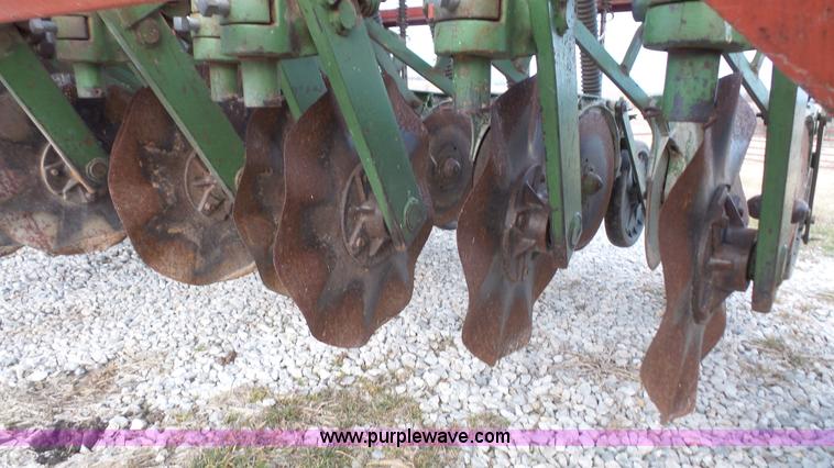 image for item J4668 Tye 104-4477 no-till grain drill