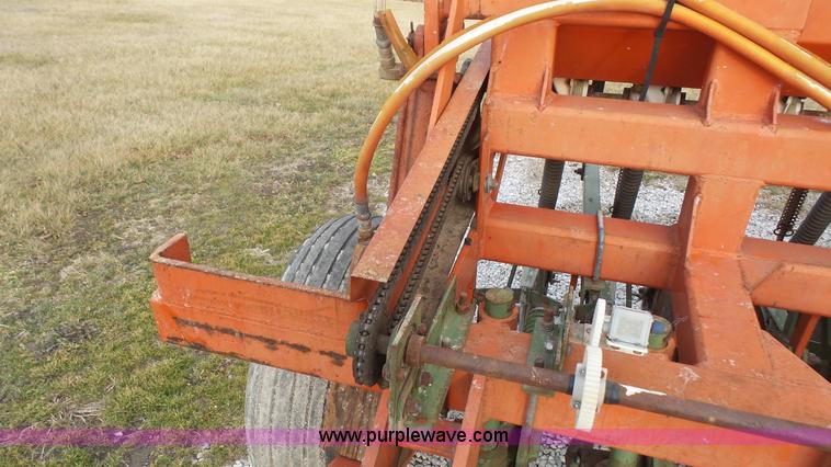 image for item J4668 Tye 104-4477 no-till grain drill