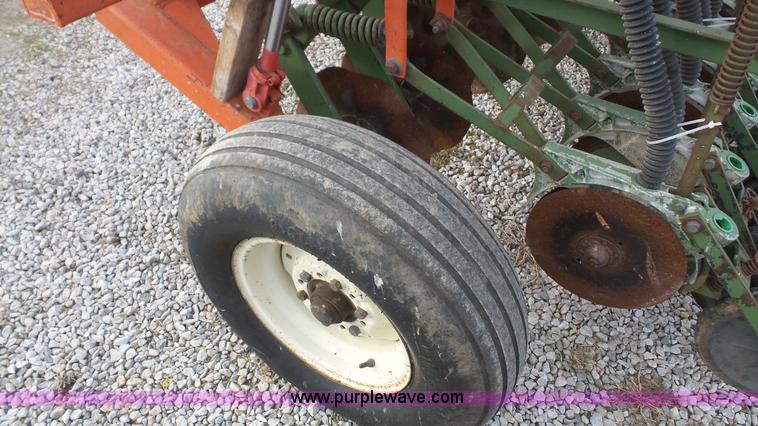 image for item J4668 Tye 104-4477 no-till grain drill