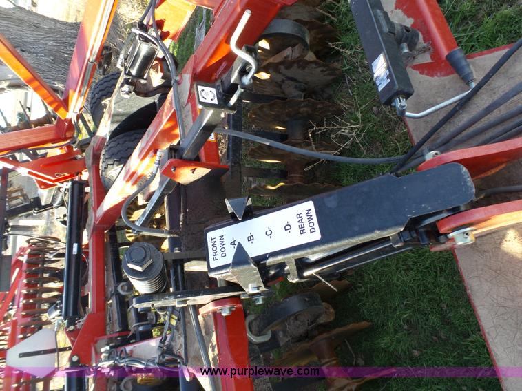 image for item J7318 Case IH 330 vertical tillage