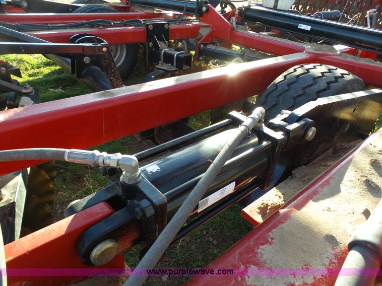 image for item J7318 Case IH 330 vertical tillage