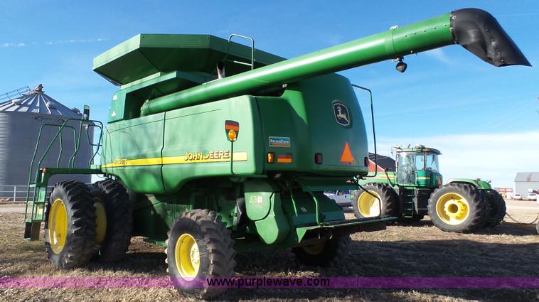 image for item J7319 2003 John Deere 9750 STS combine