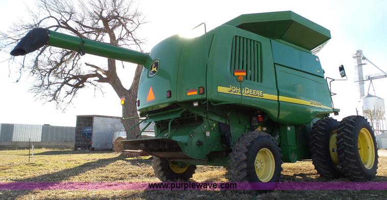 image for item J7319 2003 John Deere 9750 STS combine