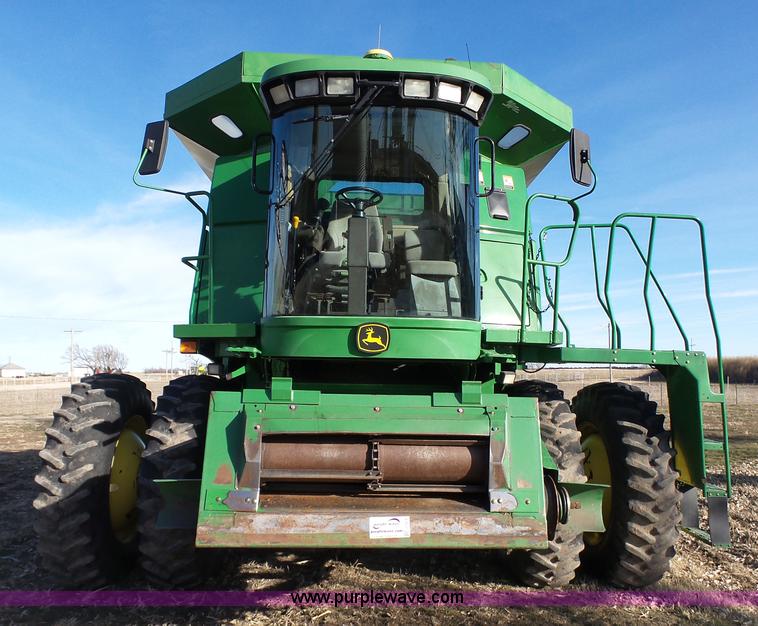 image for item J7319 2003 John Deere 9750 STS combine