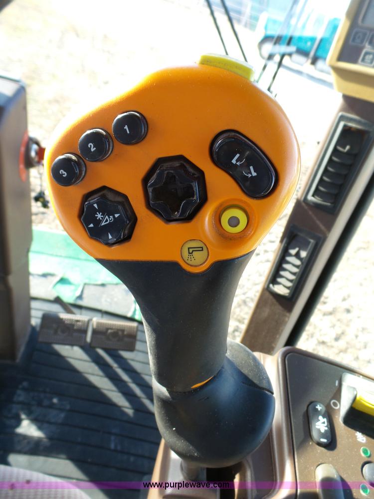 image for item J7319 2003 John Deere 9750 STS combine