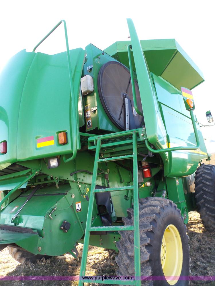 image for item J7319 2003 John Deere 9750 STS combine