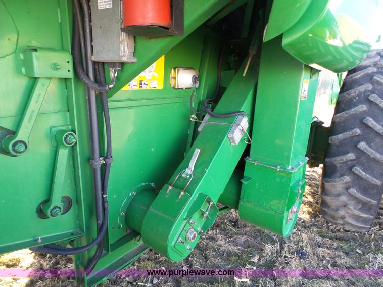 image for item J7319 2003 John Deere 9750 STS combine