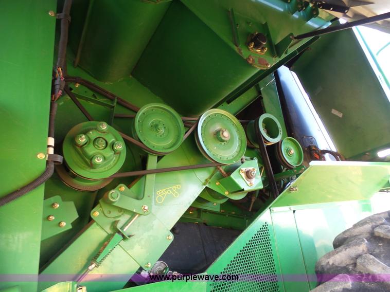 image for item J7319 2003 John Deere 9750 STS combine
