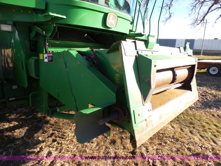 image for item J7319 2003 John Deere 9750 STS combine