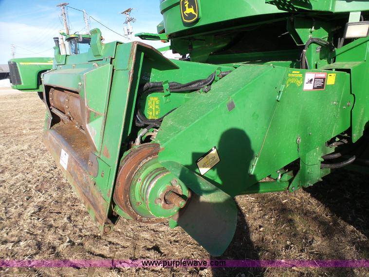 image for item J7319 2003 John Deere 9750 STS combine