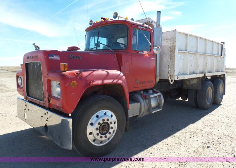 image for item J7327 1969 Mack R685 dump truck