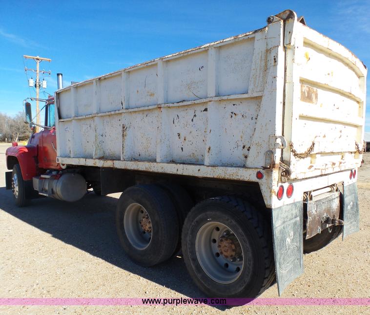 image for item J7327 1969 Mack R685 dump truck