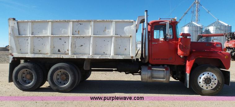 image for item J7327 1969 Mack R685 dump truck