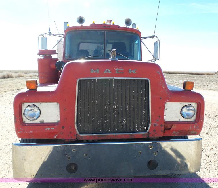 image for item J7327 1969 Mack R685 dump truck