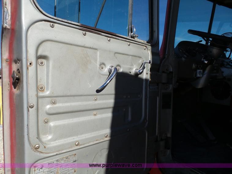 image for item J7327 1969 Mack R685 dump truck