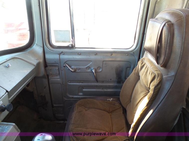 image for item J7327 1969 Mack R685 dump truck