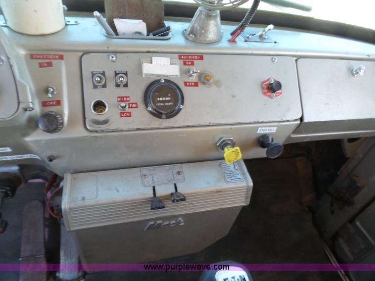 image for item J7327 1969 Mack R685 dump truck