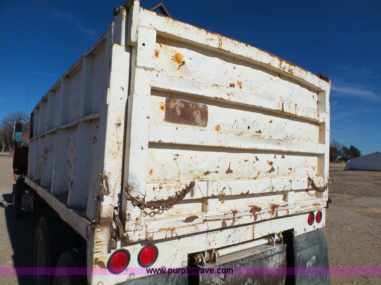 image for item J7327 1969 Mack R685 dump truck