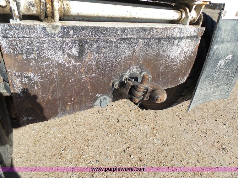 image for item J7327 1969 Mack R685 dump truck