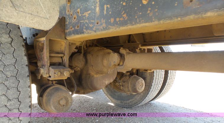 image for item J7327 1969 Mack R685 dump truck