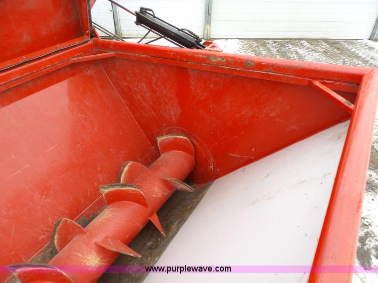 image for item J7441 2012 H&S Top Shot 5142 manure spreader