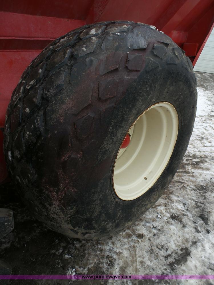 image for item J7441 2012 H&S Top Shot 5142 manure spreader