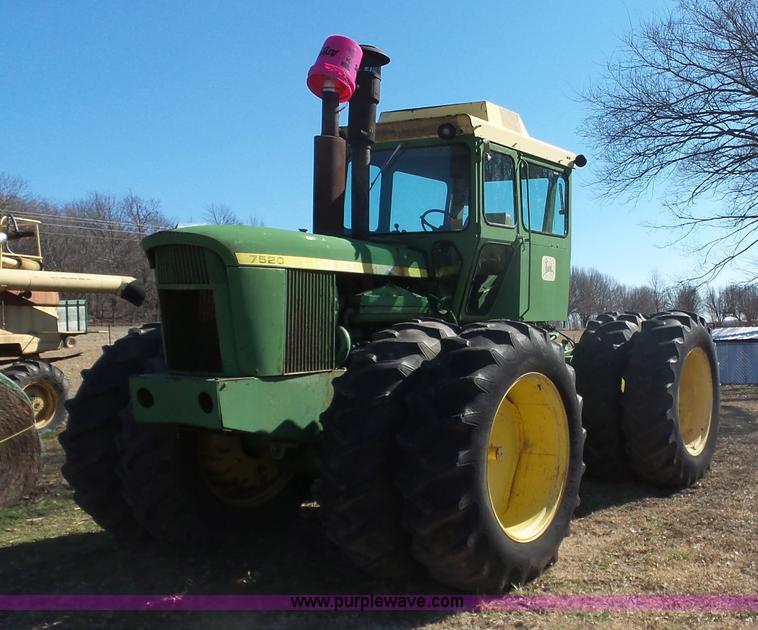image for item J7614 John Deere 7520 4WD tractor