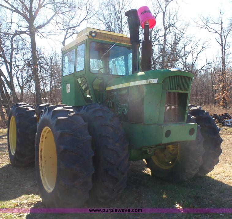 image for item J7614 John Deere 7520 4WD tractor