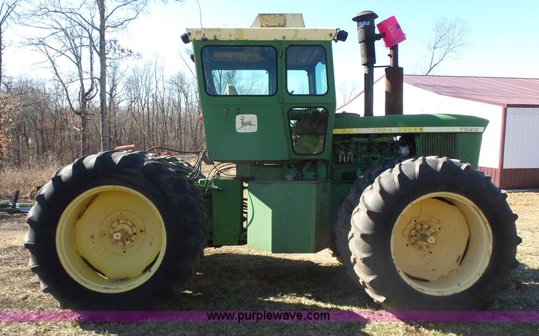 image for item J7614 John Deere 7520 4WD tractor