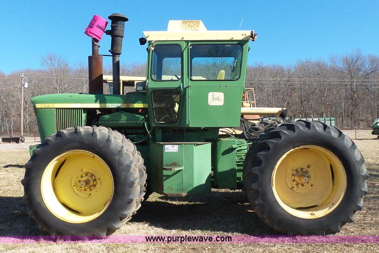 image for item J7614 John Deere 7520 4WD tractor