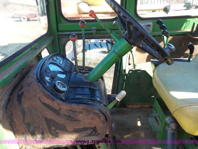 image for item J7614 John Deere 7520 4WD tractor