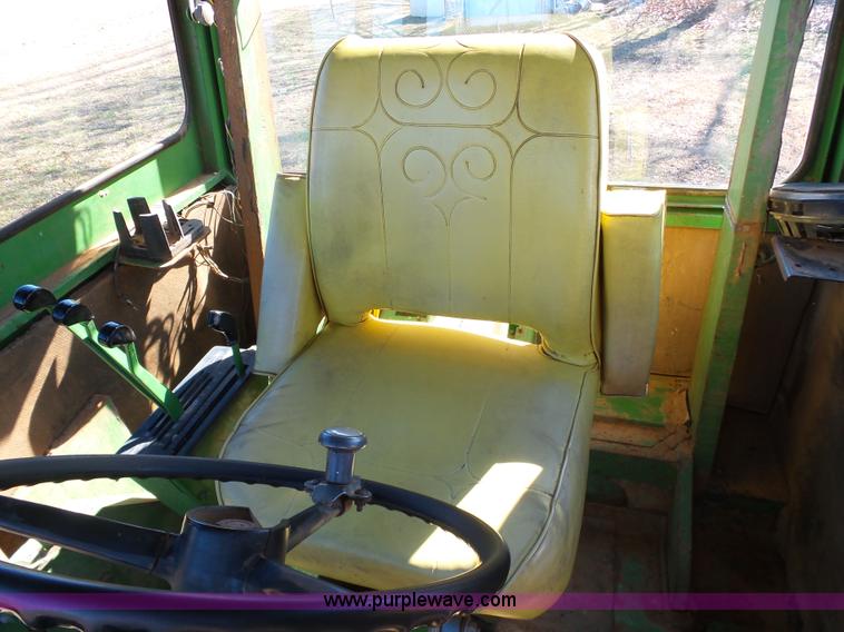 image for item J7614 John Deere 7520 4WD tractor