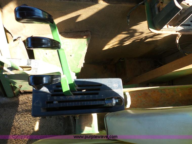 image for item J7614 John Deere 7520 4WD tractor