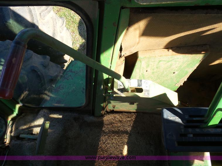 image for item J7614 John Deere 7520 4WD tractor