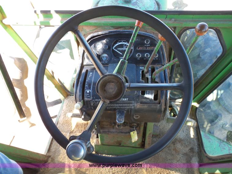 image for item J7614 John Deere 7520 4WD tractor