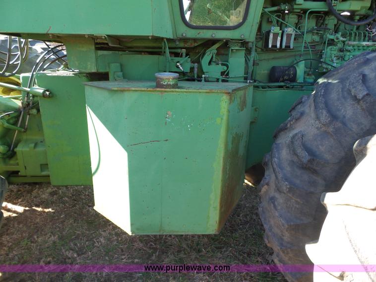 image for item J7614 John Deere 7520 4WD tractor